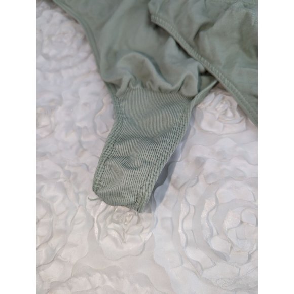 2 Pair VINTAGE (2000) Victorias Secret Sage thong Medium NEW - Picture 2 of 5